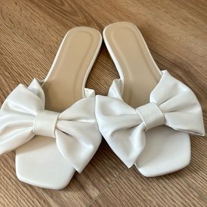 White bow flats size 37